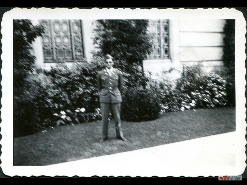1942-10-15 Los Angeles - Taken in front of the observatory